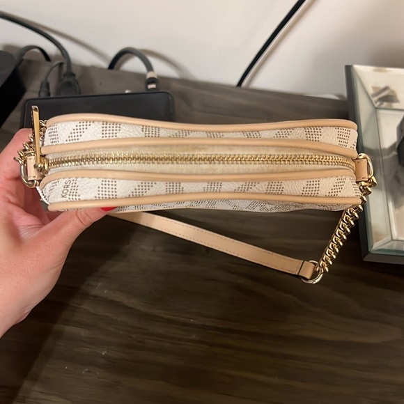 Michael Kors Vanilla Fulton Small Crossbody - Picture 2 of 3